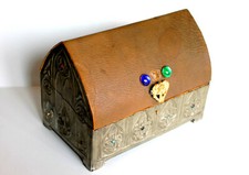 ANCIEN CHÂSSE COFFRET RELIQUAIRE BOITE CUIR & ETAIN REPOUSSÉ + PERLES 25x15x19cm