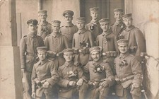 Carte-Photo 1.WK Photo de Groupe Allemand Soldats Patte D'Épaule 243