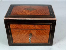 Ancien petit coffret tirelire