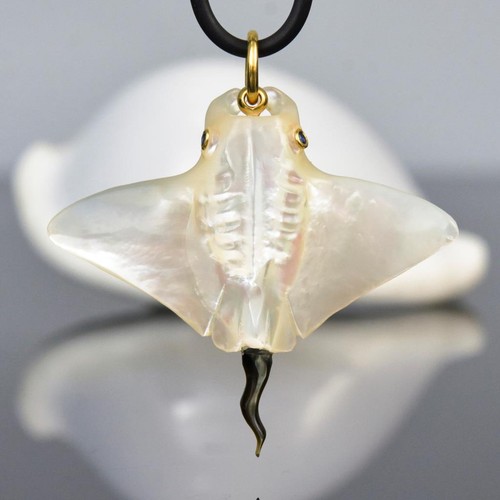 Pendentif manta raie nacre - manta, en