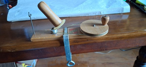 Ancien bobinoir pelotonneur - ancien, bobinoir,