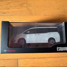 Voiture miniature Esquire pour perle blanche