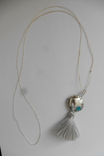 Collier sautoir skaï - &, tissu