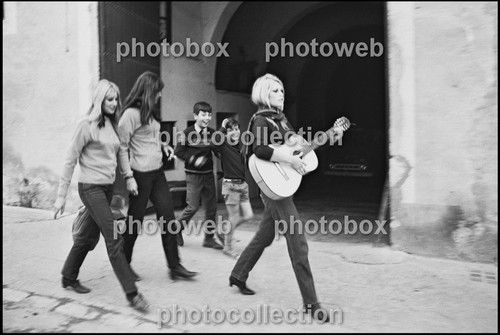 Brigitte bardot exclusive - -,
