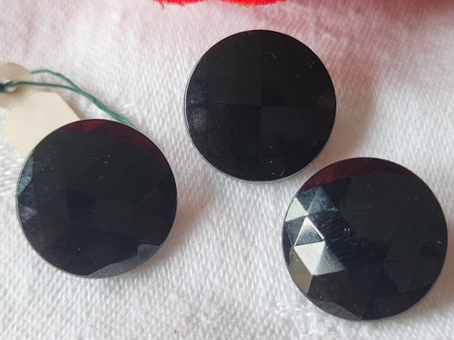 Trio boutons anciens - , en