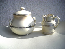FAIENCE  LANGEAIS PICHET ET  POT AVEC ANSES ET COUVERCLE