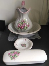 Ensemble de toilette complet en porcelaine