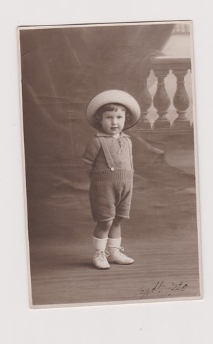 Photo vintage enfant debout