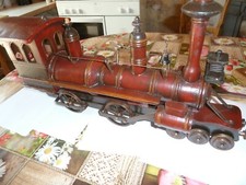 Maquette géante en bois représentant une locomotive ancienne pièce unique!!!