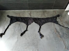 Porte jarretelles noir "Marks ans Spencer" avec dentelle 40/46.