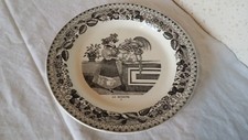  Ancienne Assiette plate en céramique décorative  " La modeste "