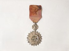 Une médaille nichan iftikhar - une,