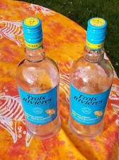 BOUTEILLE VIDE EMPTY BOTTLE RHUM TROIS RIVIERES EN VERRE RELIEF VISE 2 PIECES