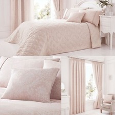 Jeté de lit Laurent + 1 paire de rideaux plissés crayon doublés 66x72" + housse de coussin