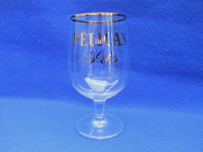 Magnifique verre a pied de la bière " PELICAN Pils "