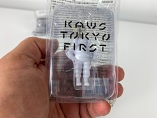 KAWS CHUM WHITE porte-clé