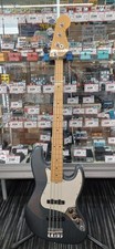 Guitare basse électrique