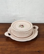 magnifique lot de 12 assiette à dessert et plat en céramique signé Longwy décor