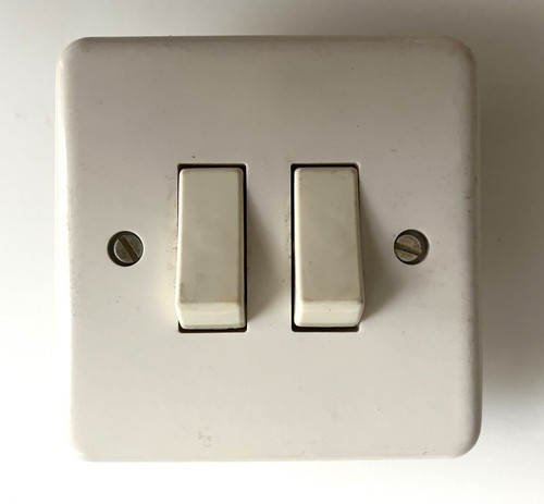 Interrupteur double et - interrupteur,