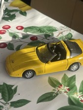 chevrolet cabriolet modele corvette jaune ZR1 - maisto / shell