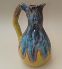 Pichet en grès  signé LACHENY