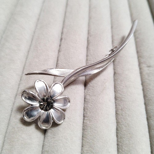 Broche argent fleur - hanae, mori