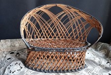 joli fauteuil rotin poupée