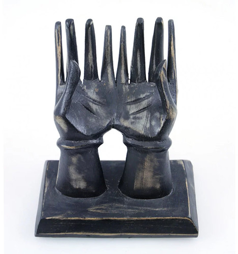 Mains porte bagues - mains, et