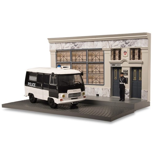Diorama peugeot j7 - diorama, 1/43