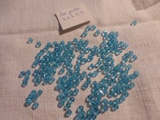 lot de 200 PERLES anciennes  en verre de bohème bleu turquoise  toupie