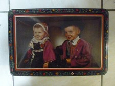 Ancienne boite à gâteaux en