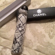 Parapluie.  Chanel  Neuf