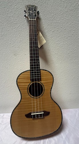 Tenor ukulele - item),