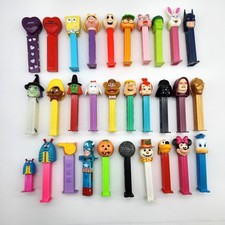 Lot de 30 distributeurs Pez vintage, années 70, 80, 90 et 2000, personnages m...