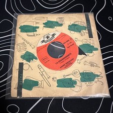 La Chansonnette retiens la