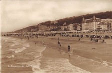 CPA 14 TROUVILLE / LA PLAGE