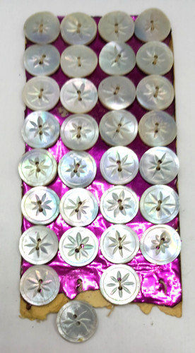 Boutons en nacre - , gravee