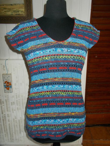 Joli petit pull maille - , ajouré