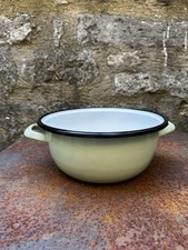 Marmite ancienne en tôle