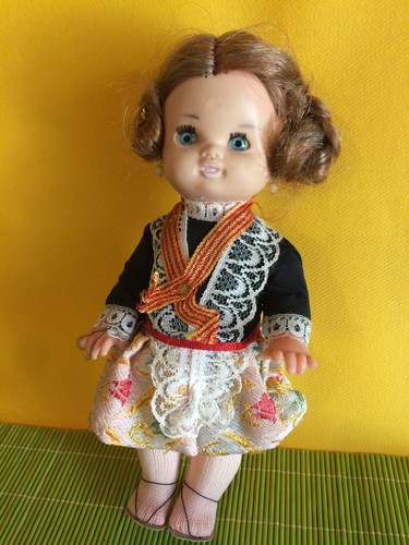 Poupée vintage folklorique - poupée,