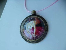 collier pendentif bronze cabochon danseuse  25mm pochette cadeau offerte