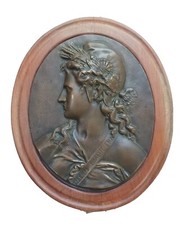 Medaillon en bronze. MARIANNE .       