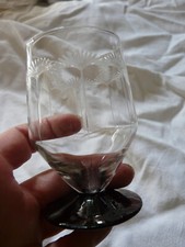 Suite de 11 verres a pied à