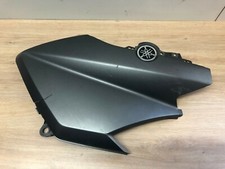 UN CACHE PLASTIQUE COQUE CARENAGE 1SD-F835G YAMAHA 125 250 400 XMAX X MAX  