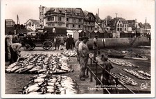 29 CONCARNEAU - le debarquement des thons.