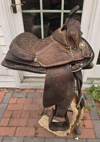 Circle brand western saddle - brand,