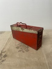 Ancienne caisse à munitions militaire à restaurer à 1 trou et à été repeinte