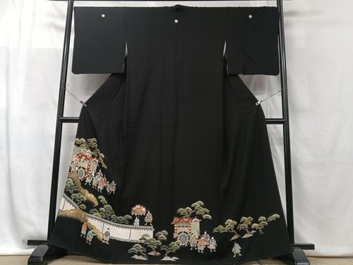 Figurine kimono japonais noir