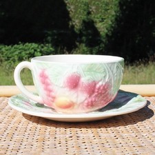 Tasse à déjeuner vintage + soucoupe en barbotine et faïence de Salins les Bains