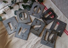 8 ANCIENNES LETTRES EN FER ZINC  POCHOIR SHABBY DECO